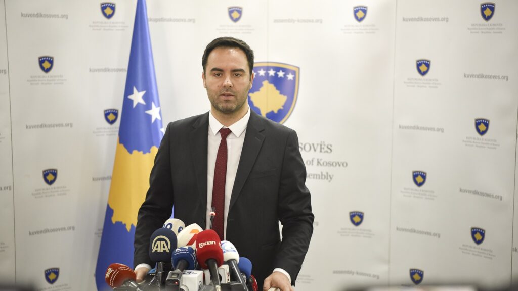 Konjufca siguron ambasadorin amerikan: Situata nuk del prej kontrollit për shkak të dinarit