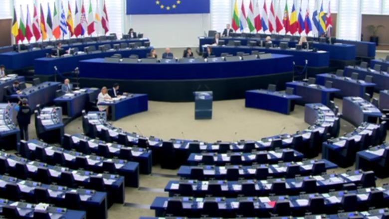 MOCION I PËRBASHKËT PËR NJË REZOLUTË mbi polarizimin dhe rritjen e shtypjes në Serbi, një vit pas tragjedisë së Novi Sadit