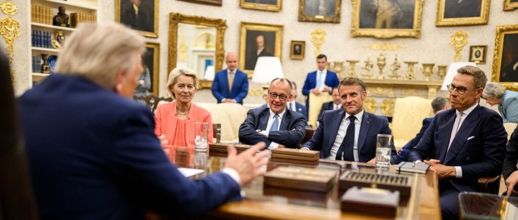 Violinë e dytë, duke bërë përpjekjet e veta