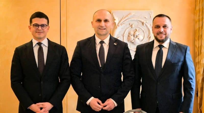 Takohen në Mynih tre ministrat e mbrojtjes së Kosovës, Shqipërisë dhe Kroacisë, diskutojnë për industrinë e mbrojtjes