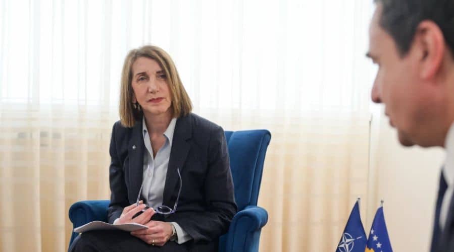 Kurti dhe drejtorja e NATO-s për Operacione flasin për forcimin e kapaciteteve të FSK-së