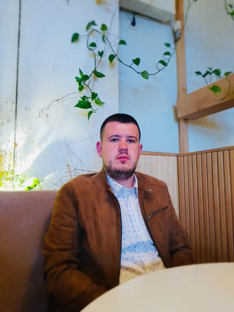 REVOLUCIONI I FLAMINGOVE: ANATOMIA E NJË REVOLTE QYTETARE QË REFUZON ‘’STATUS QUO’’-në